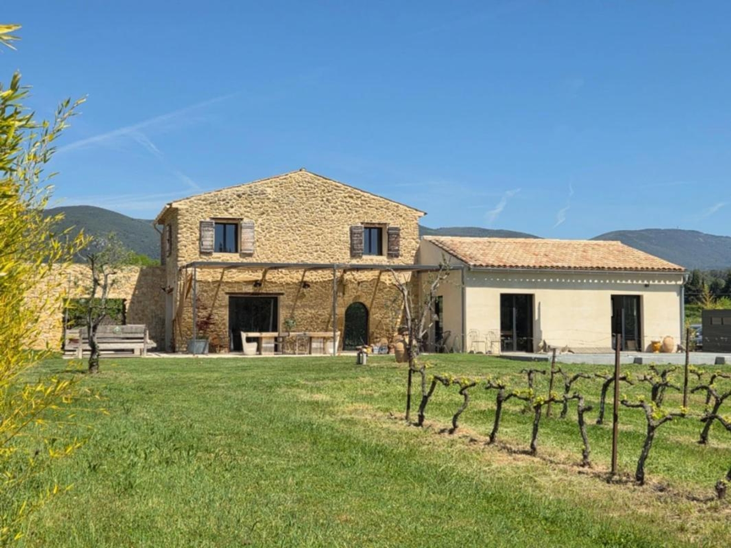 Maison à vendre - 6 pièces - 170m2 - Vaugines (84160)