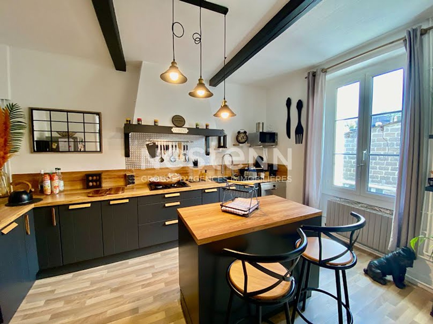 Maison à vendre - 6 pièces - 167m2 - Montval-Sur-Loir (72500)