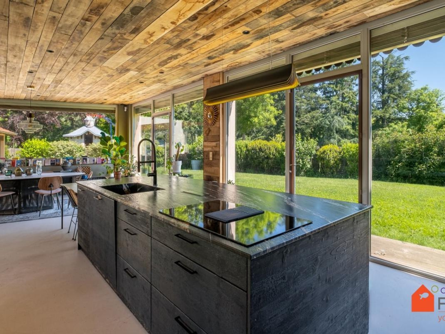 Vends maison - 230 m² - 6 pièces, 4 chambres - Saint-Genis-Laval 69230