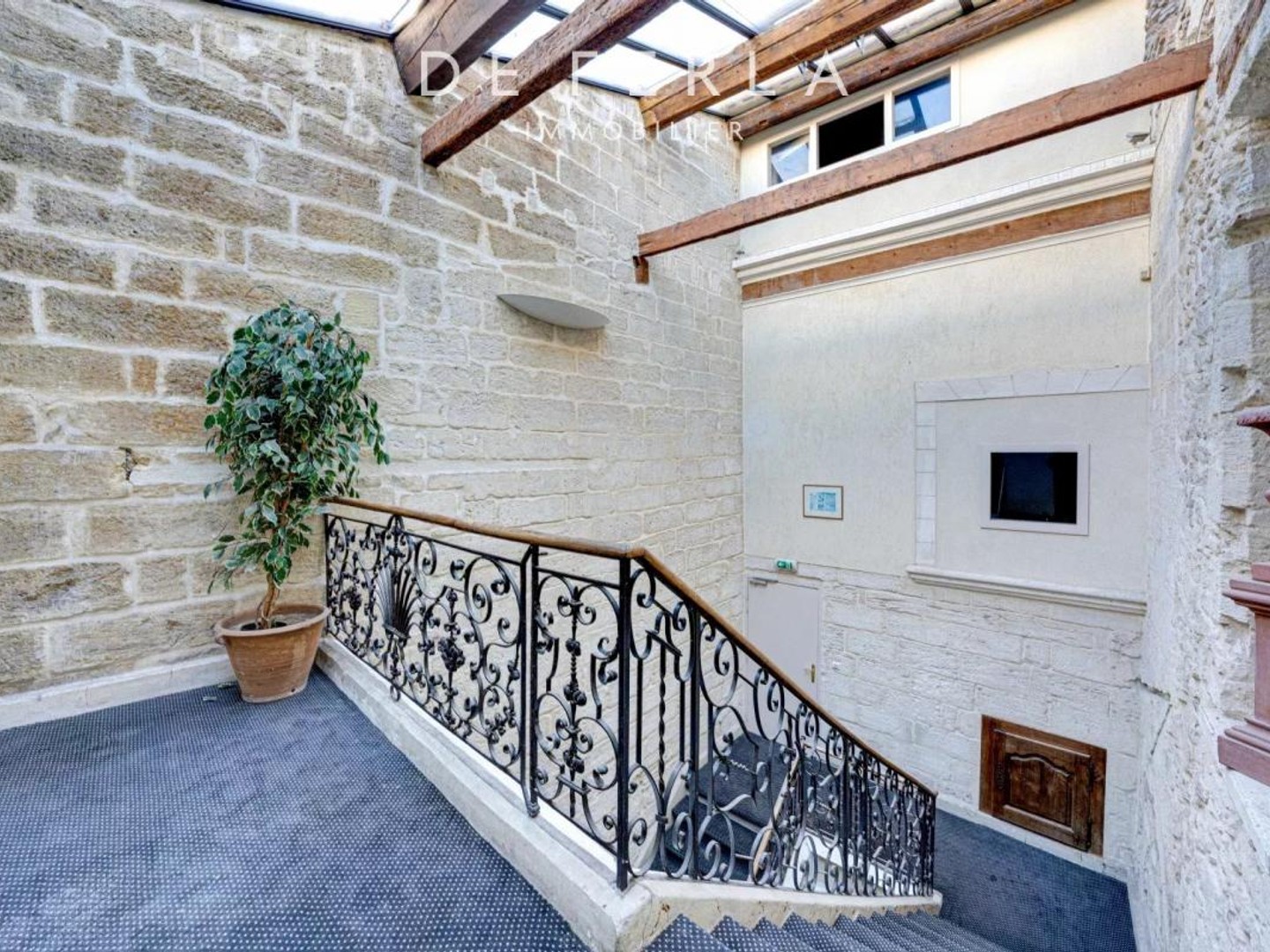Magasin à vendre - 22 pièces - 837m2 - Avignon (84000)