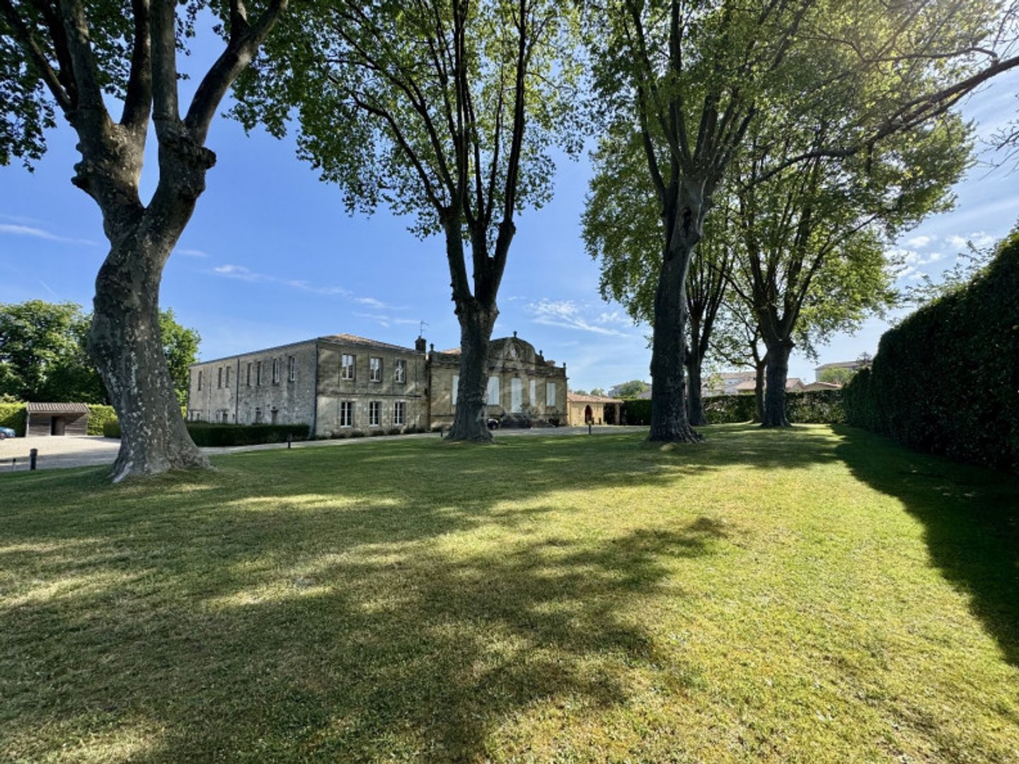 Parking / garage / box à vendre - 103m2 - Mérignac (33700)