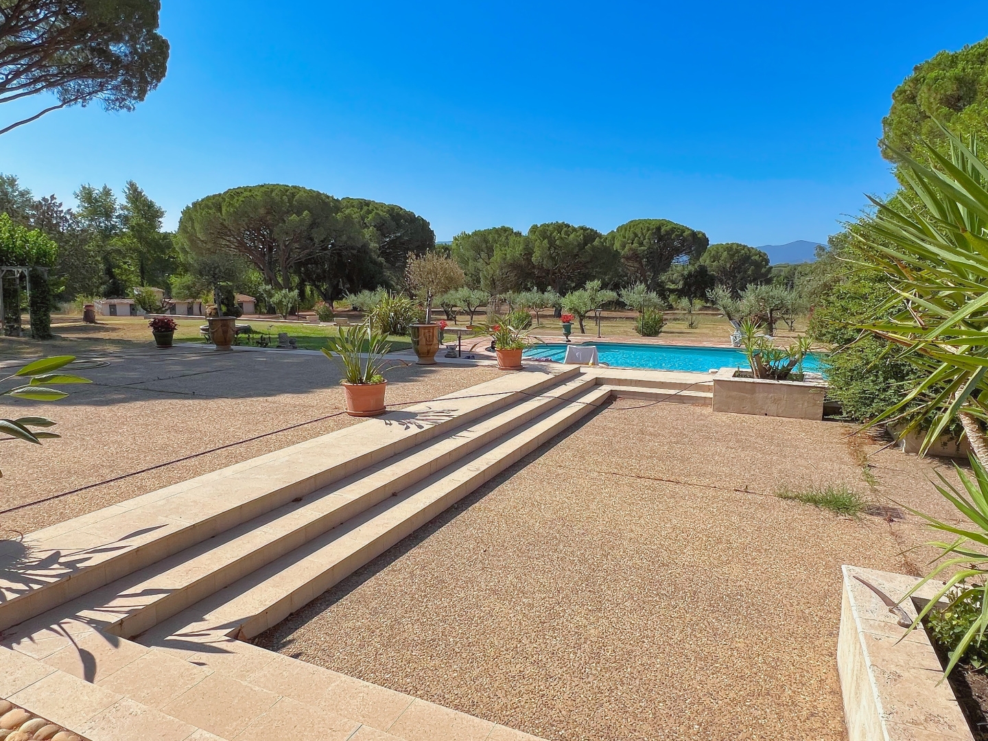Maison à vendre - 10 pièces - 365m2 - Les Arcs (83460)