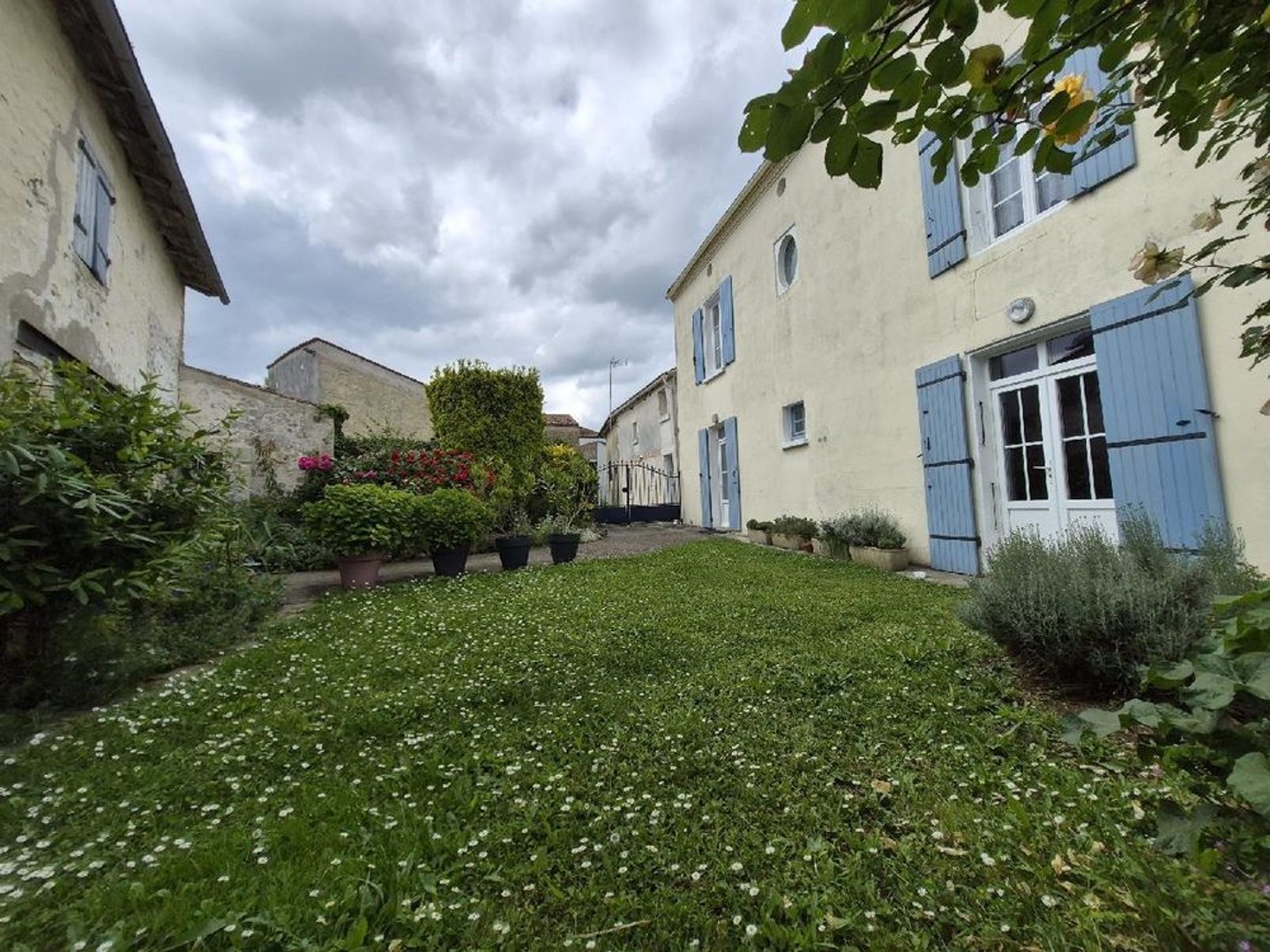 Maison à vendre - 7 pièces - 165m2 - Loulay (17330)