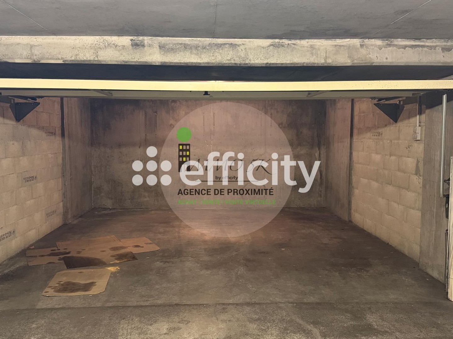 Parking / garage / box à vendre - 24m2 - Lyon 4e (69004)