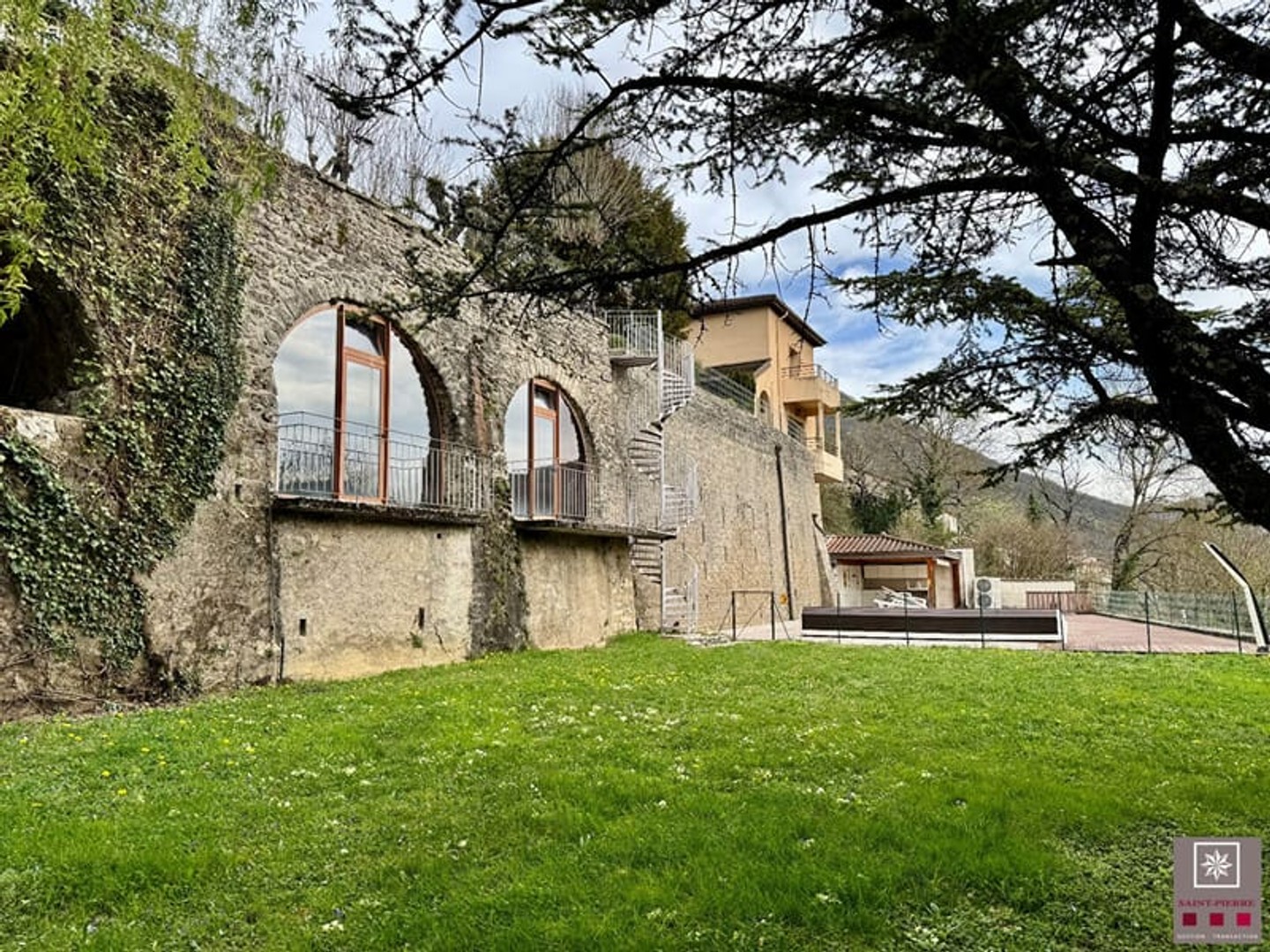 Immeuble à vendre - 10 pièces - 340m2 - Ambérieu-En-Bugey (01500)