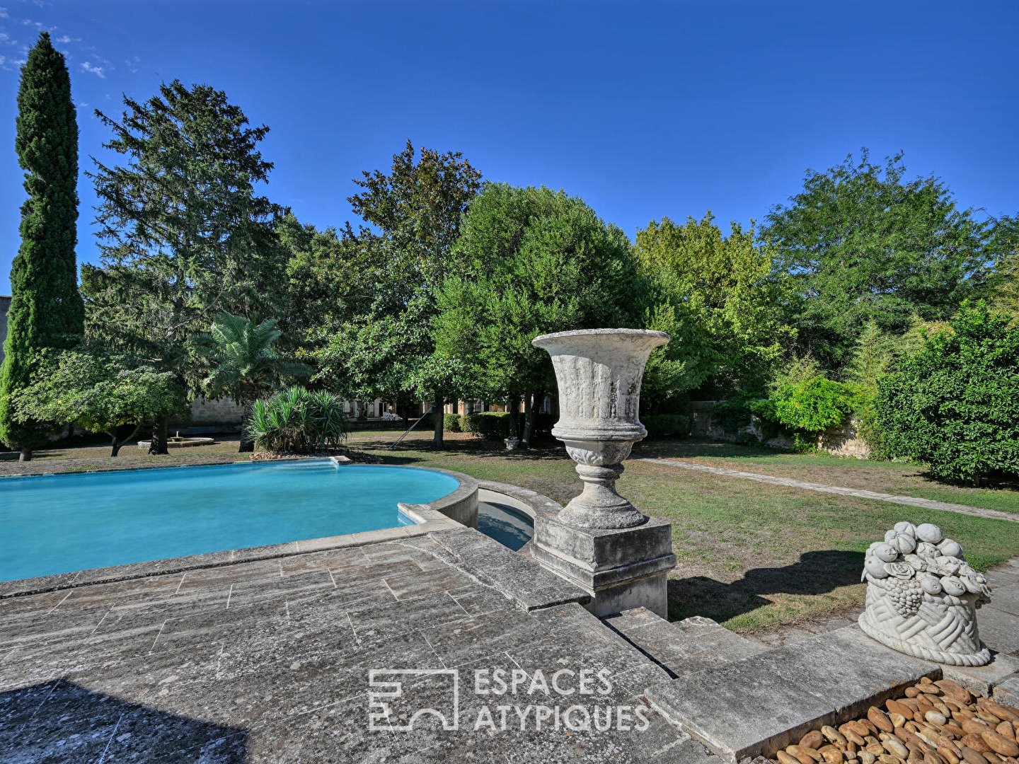 Maison à vendre - 13 pièces - 487m2 - Manduel (30129)