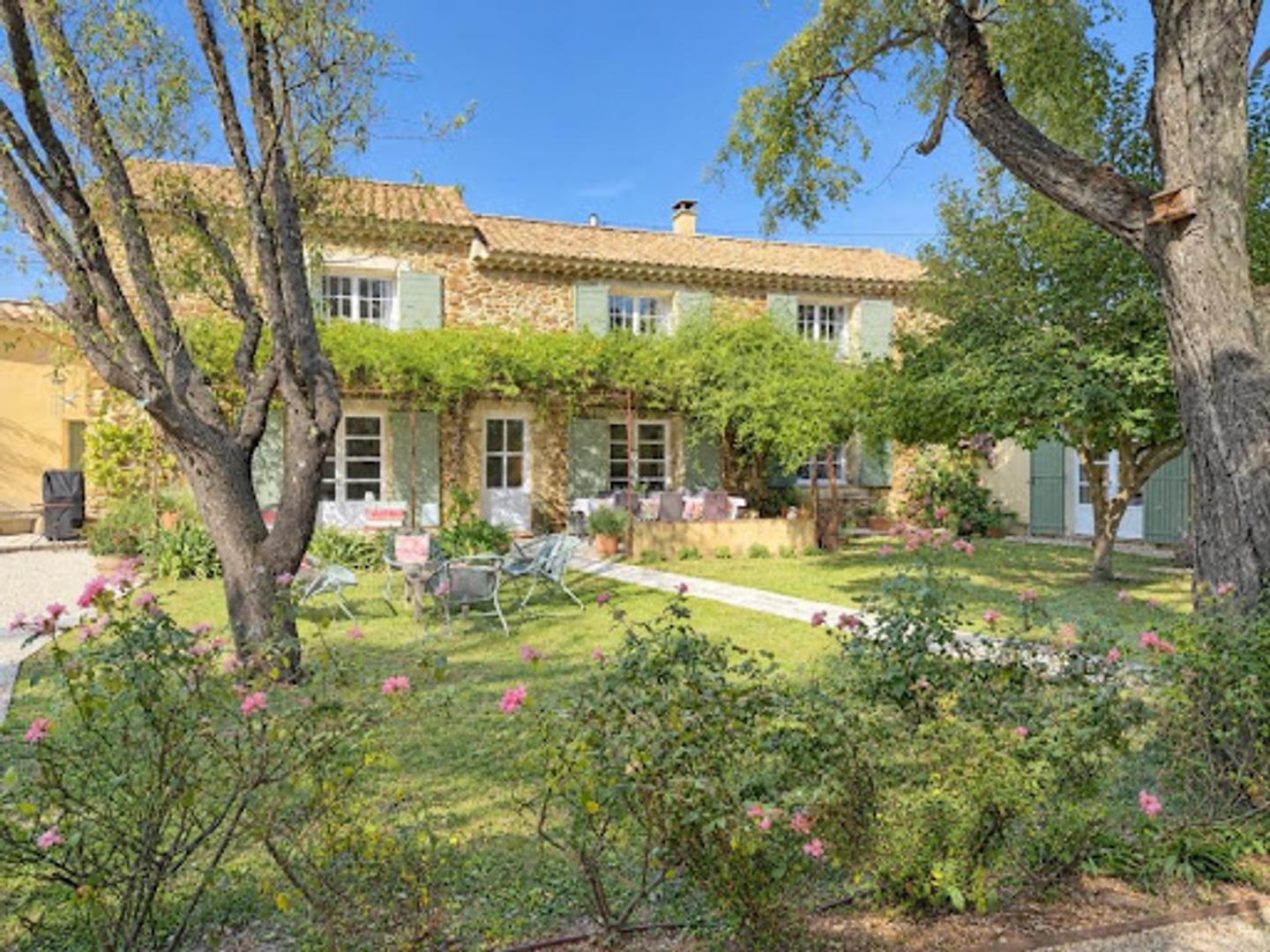 Maison à vendre - 6 pièces - 188m2 - Uchaux (84100)