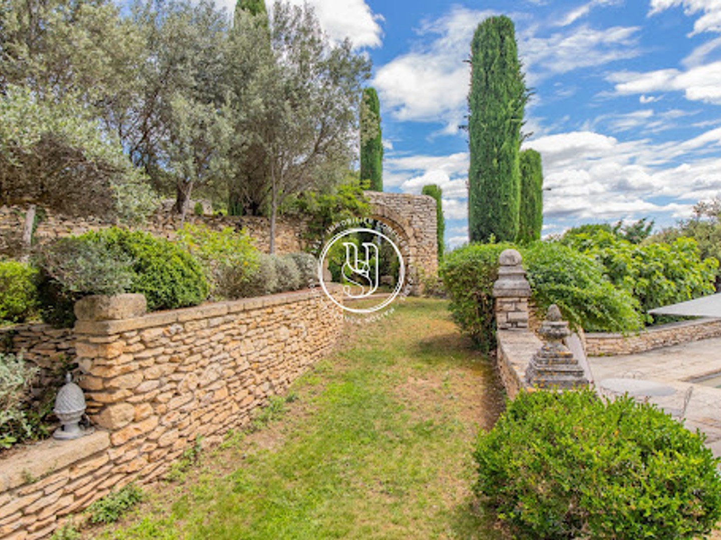 Maison à vendre - 7 pièces - 401m2 - Uzès (30700)