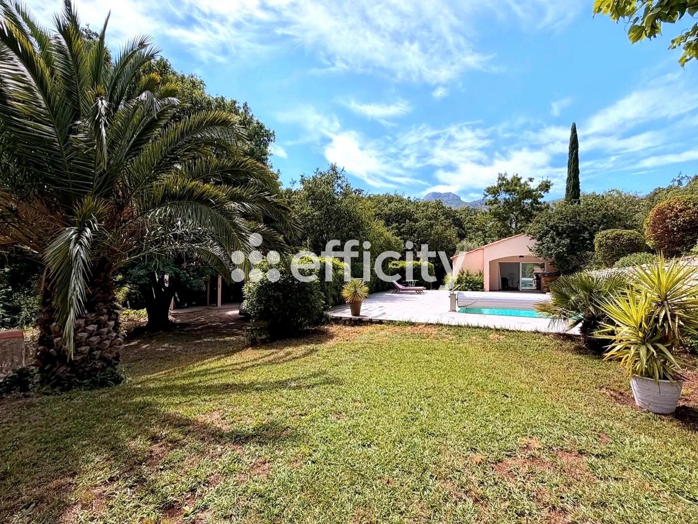 Maison à vendre - 6 pièces - 207m2 - Aubagne (13400)