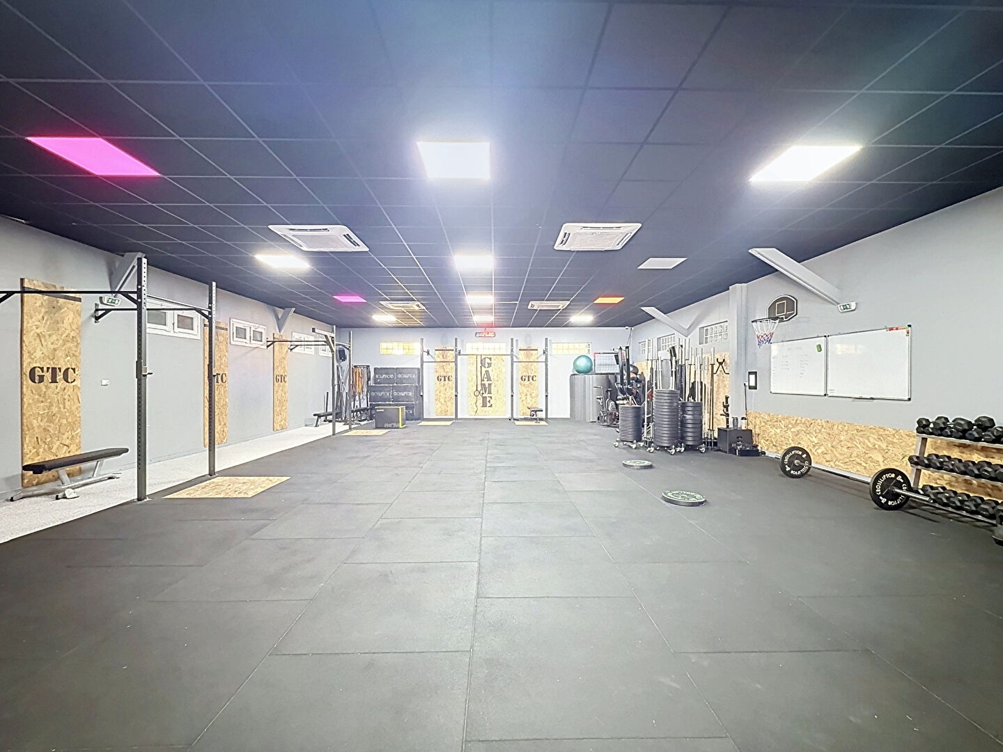 Local commercial 5 pièces 477 m²