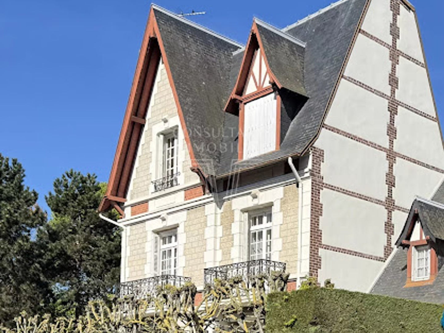Maison 10 pièces 225 m²