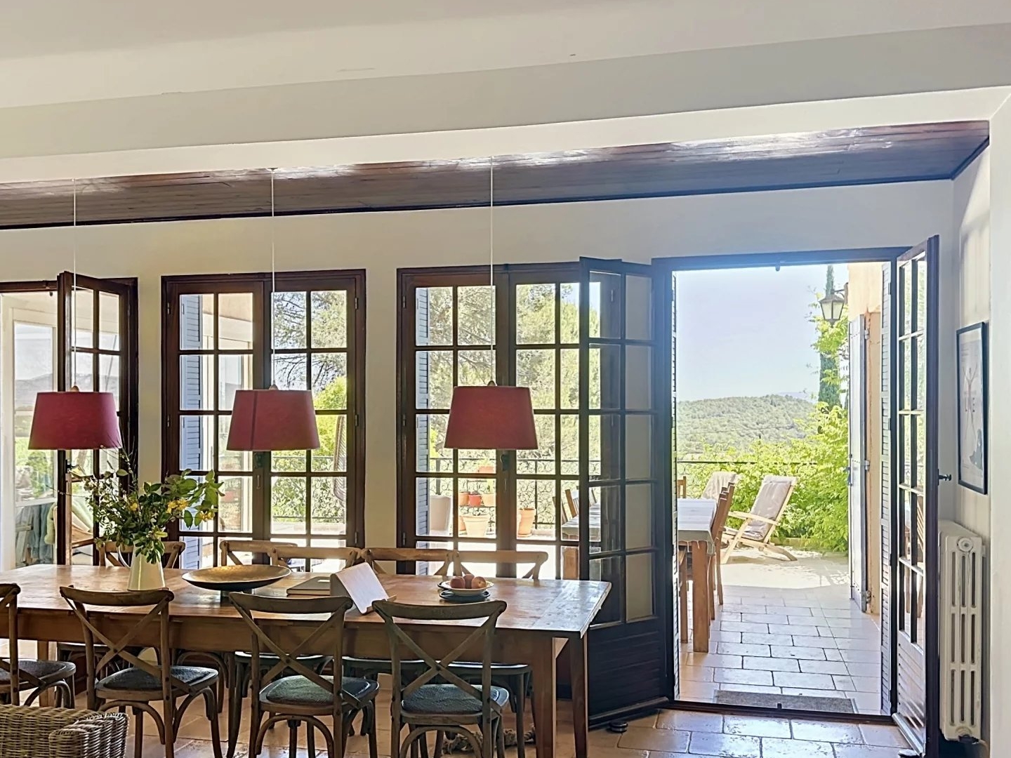  Grande maison avec vue dégagée et  piscine  à Lorgues