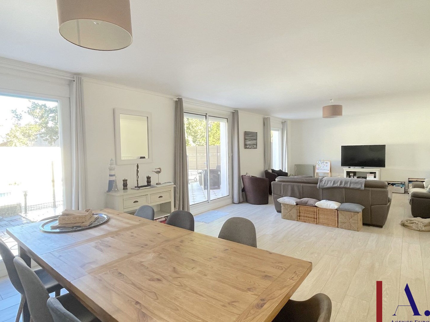 Maison à vendre - 5 pièces - 146m2 - Six-Fours-Les-Plages (83140)