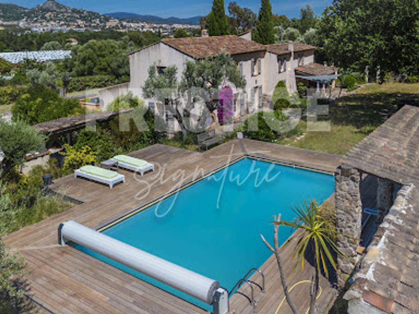 Maison à vendre - 7 pièces - 220m2 - Hyères (83400)