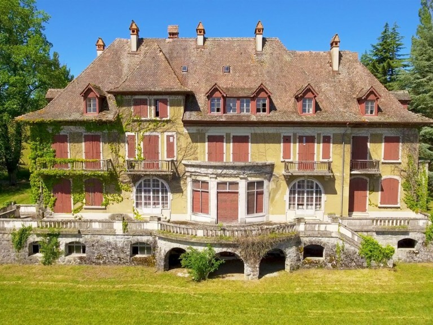 Vends château - 945 m² - 25 pièces - Excenevex 74140