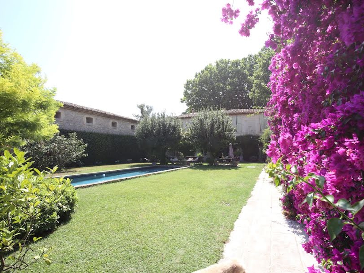 Maison à vendre - 31 pièces - 2700m2 - Aigues-Mortes (30220)