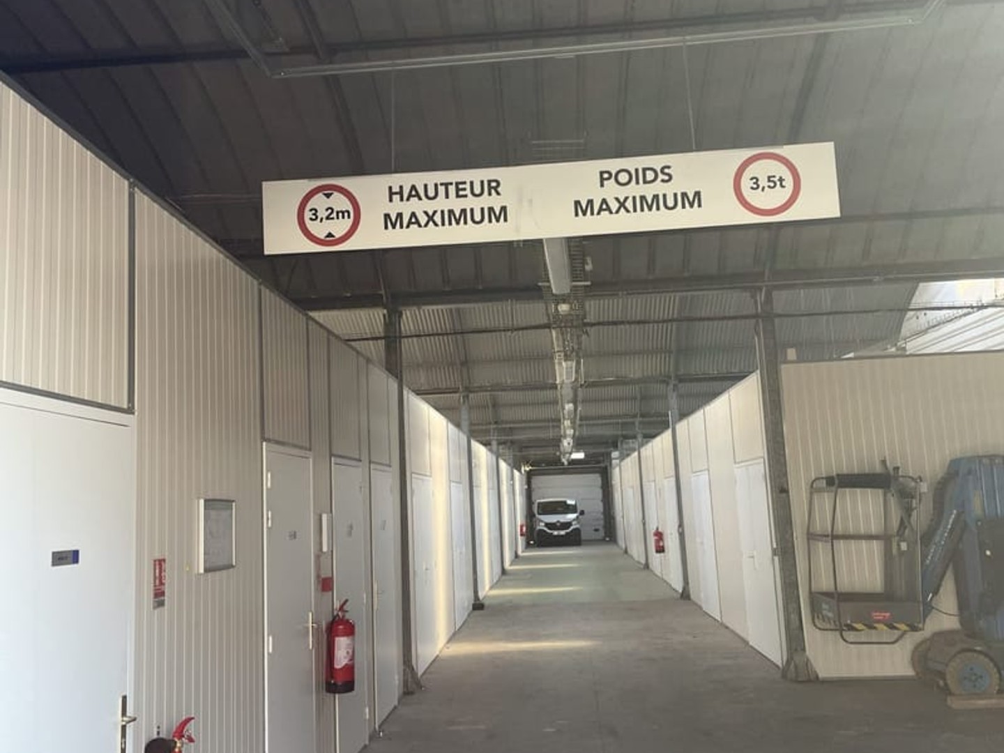 Immeuble à vendre - 2000m2 - Carpiquet (14650)