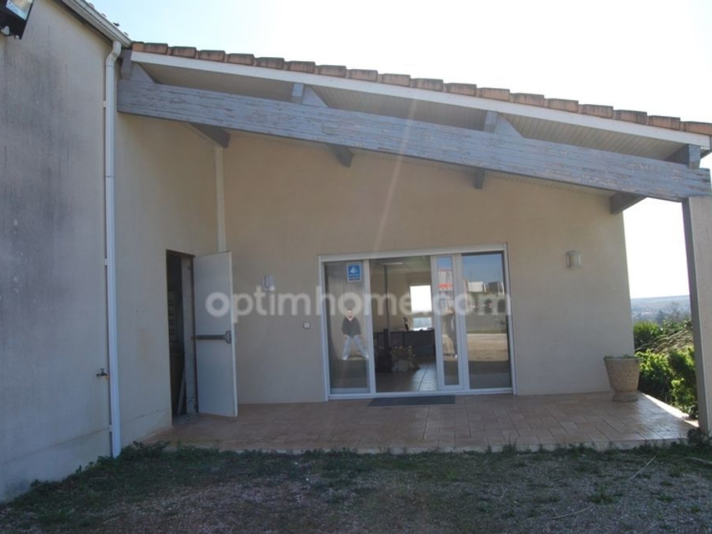 ESPACE DE STOCKAGE ET BUREAUX à vendre à 200m de la N10