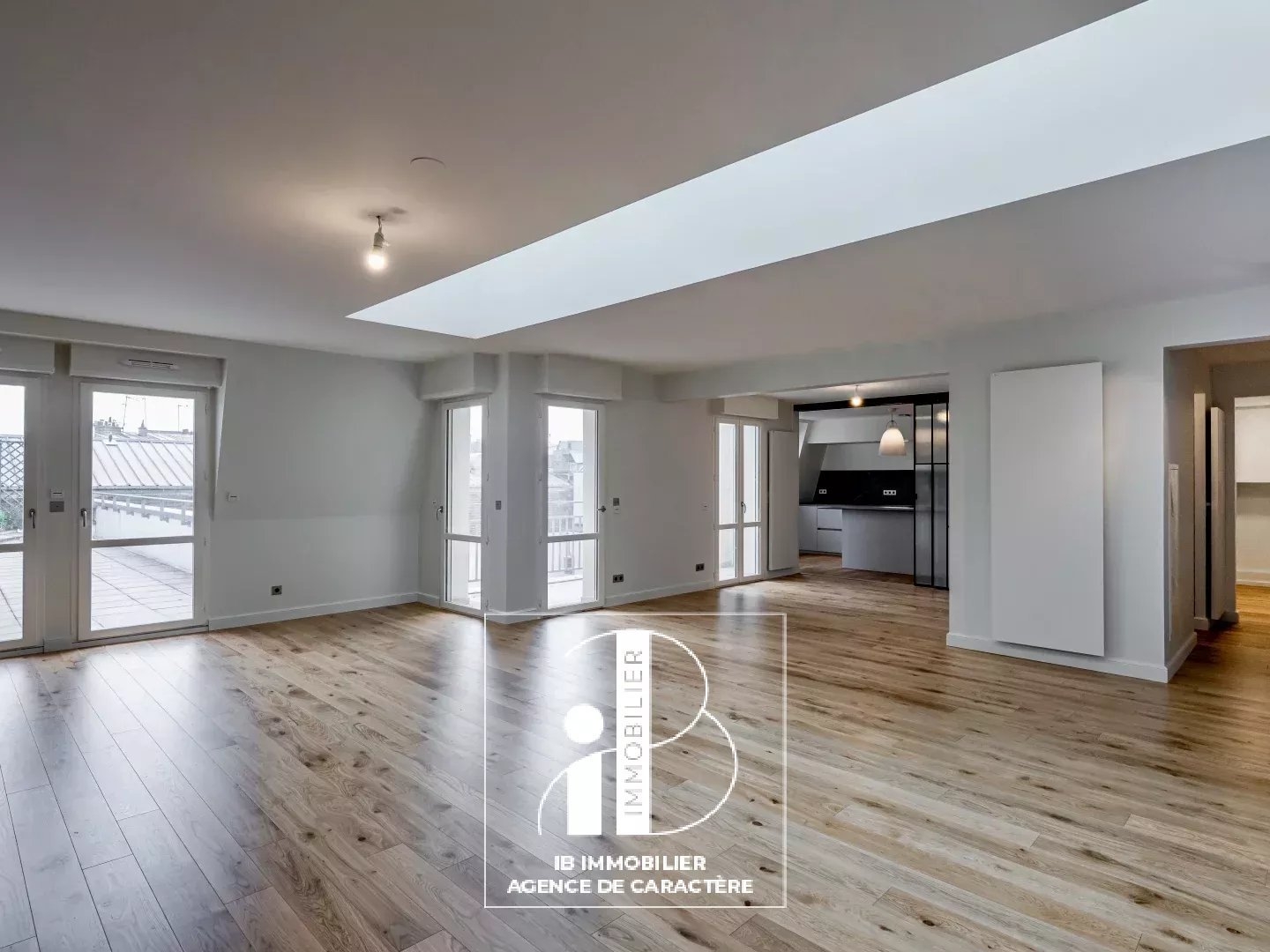 Appartement à vendre - 4 pièces - 152m2 - Fontainebleau (77300)