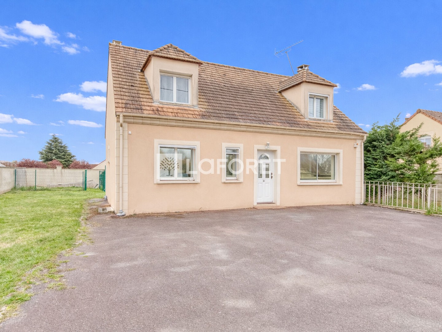 Maison à vendre - 6 pièces - 122m2 - Liverdy-En-Brie (77220)