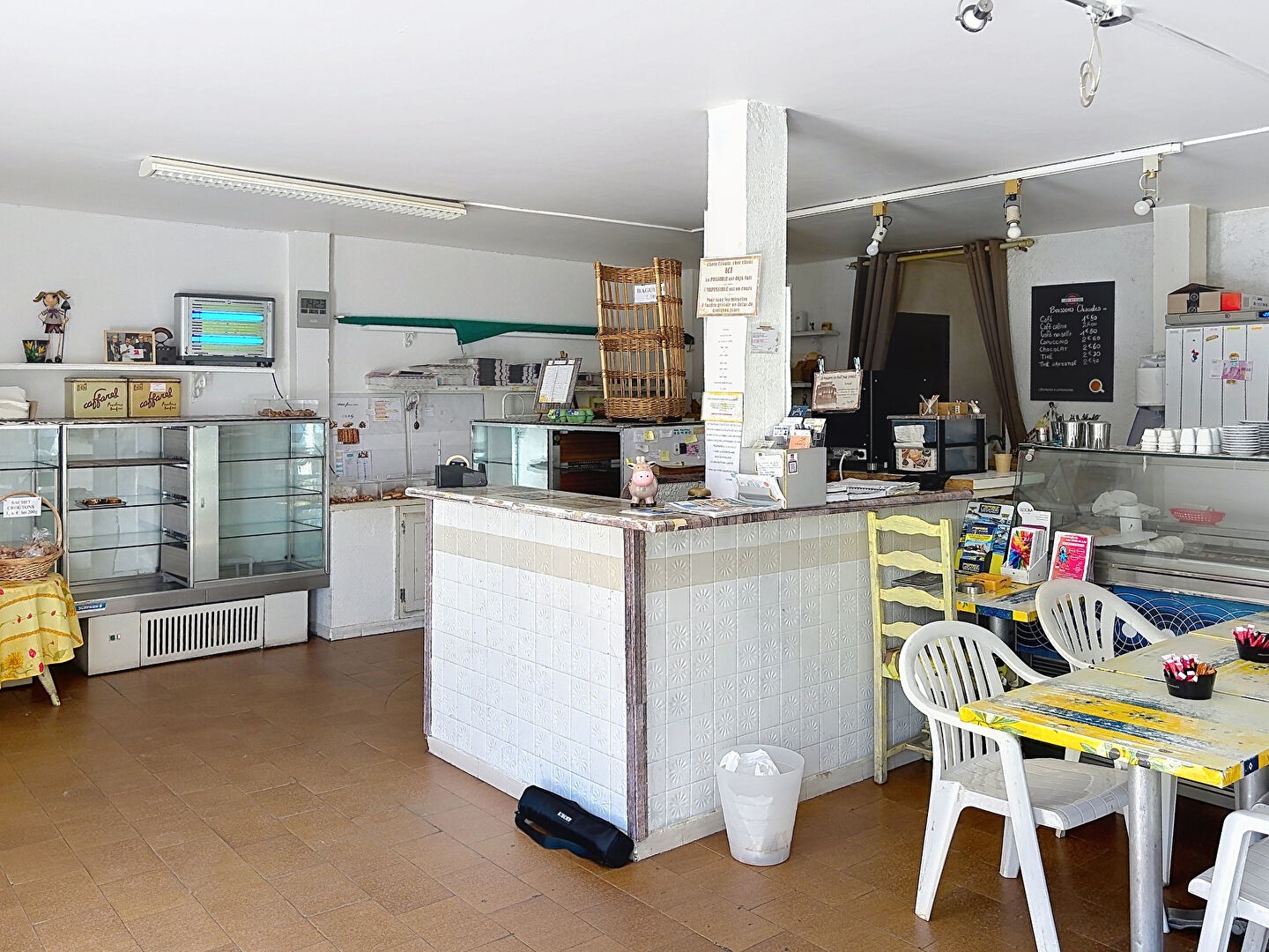 Magasin à vendre - 3 pièces - 160m2 - La Londe-Les-Maures (83250)