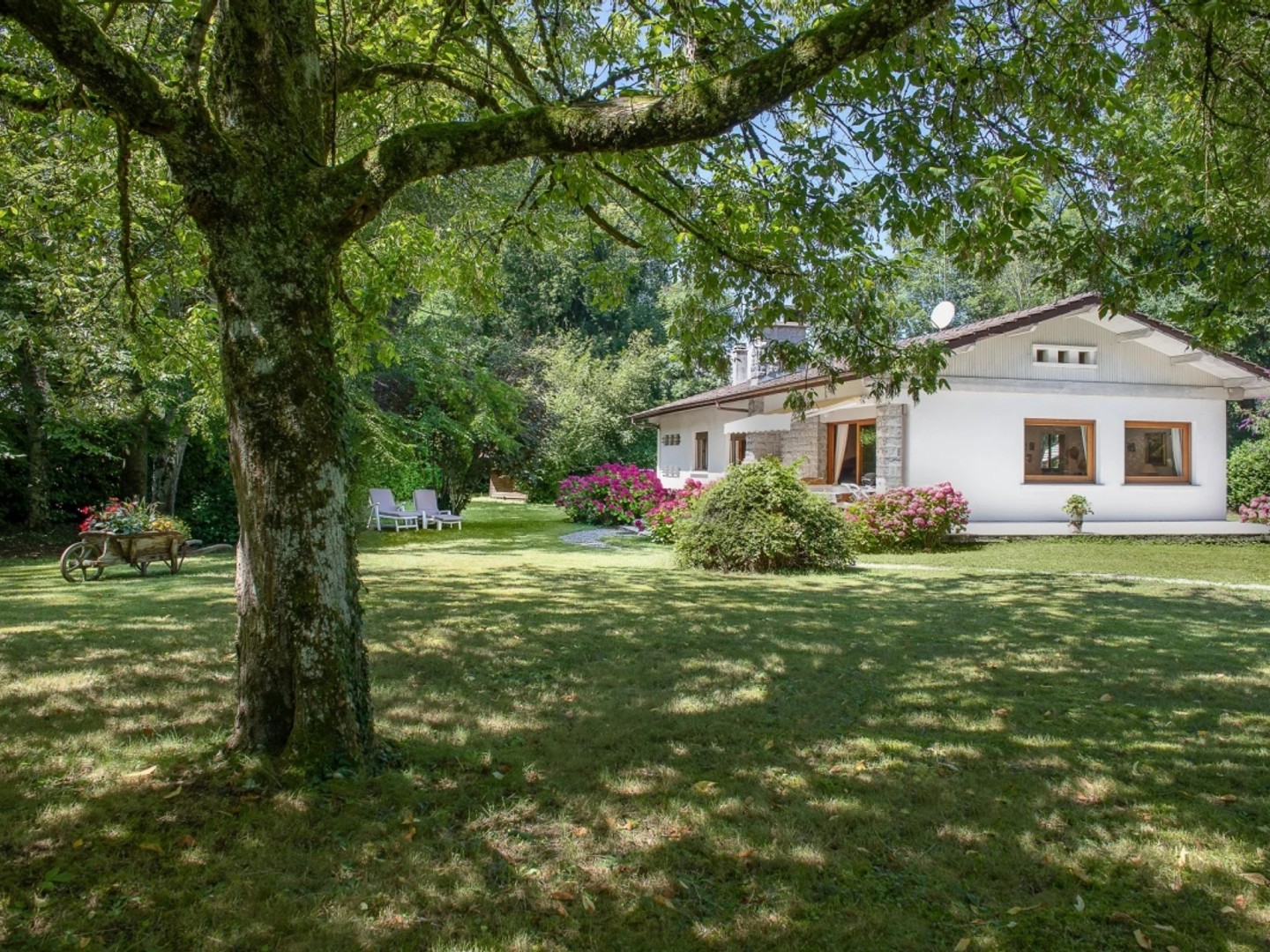 Sciez - Domaine de Coudrée - Villa traditionnelle - Parc de 2 300 m² - 4 chambres