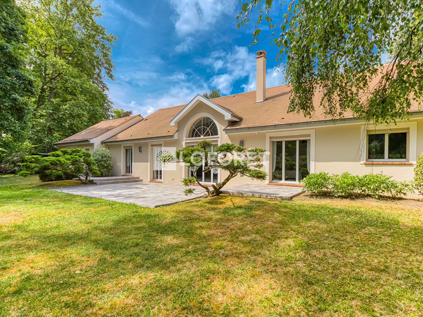 Maison 10 pièces 270 m²