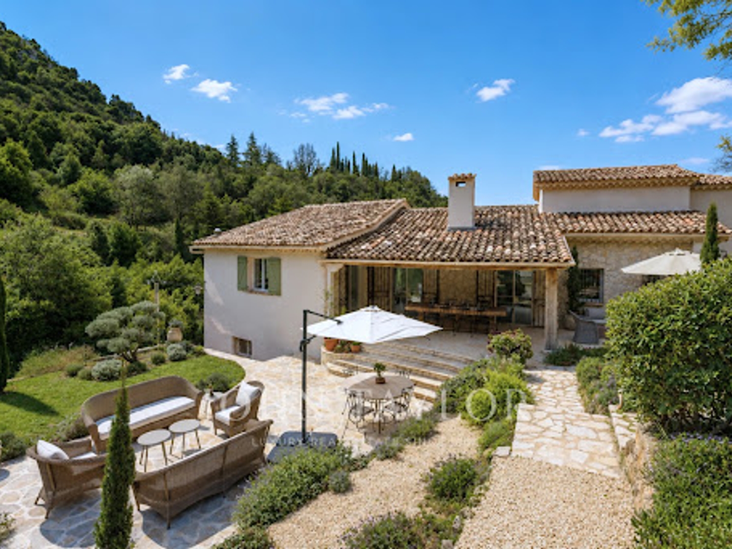 Maison 8 pièces 250 m²