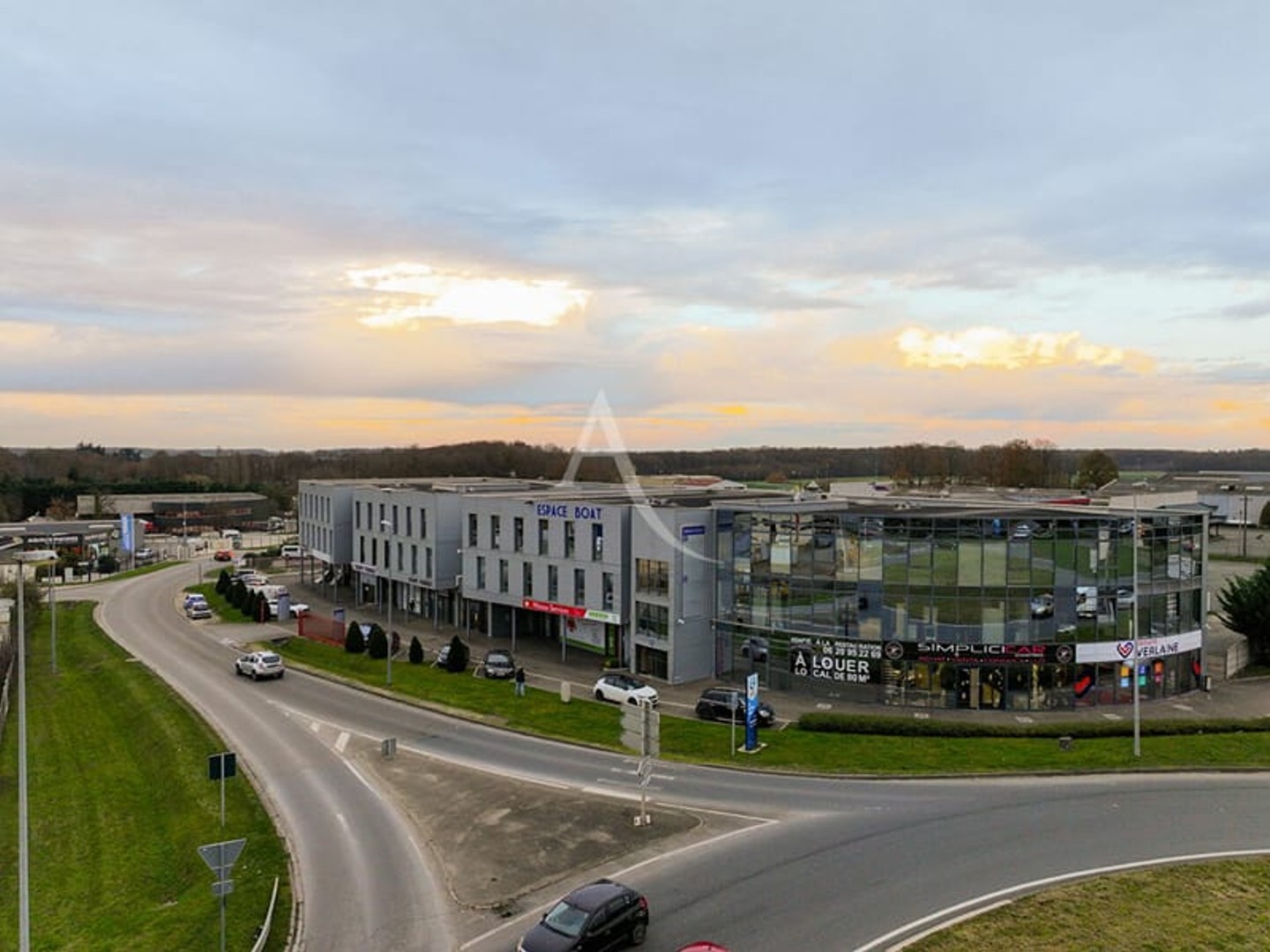 Immeuble commercial 3326 m²