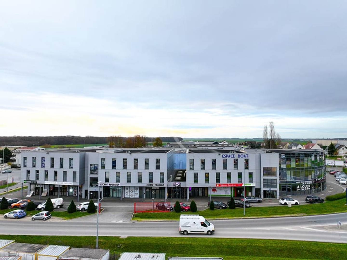 Immeuble à vendre - 3326m2 - Nogent-Le-Phaye (28630)
