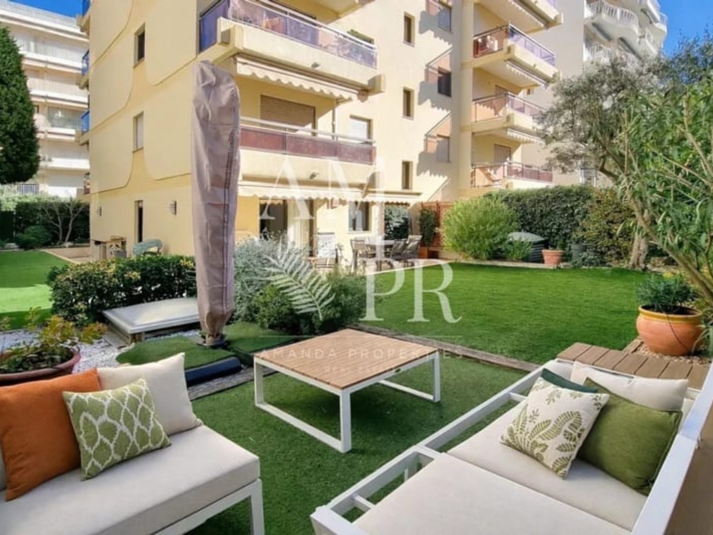Cannes Palm Beach - Appartement villa de 78m2 - jardin de 224m2