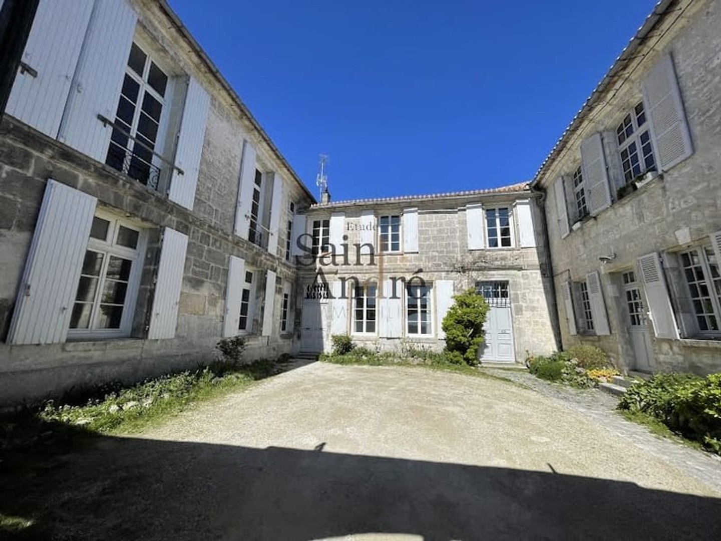 Maison 6 pièces 404 m²