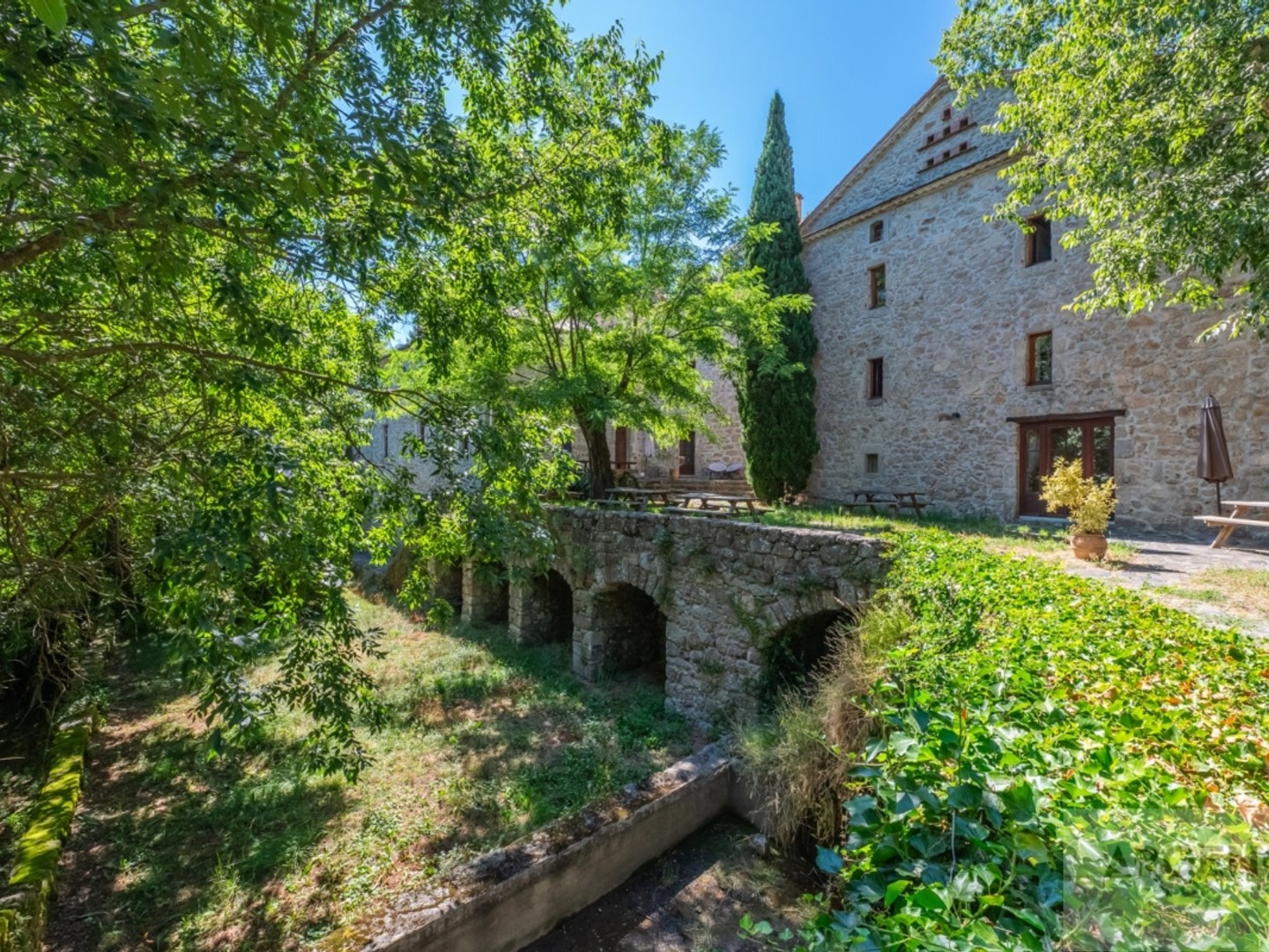 CHATEAU AU COEUR DU PARC NATIONNAL DES CEVENNES