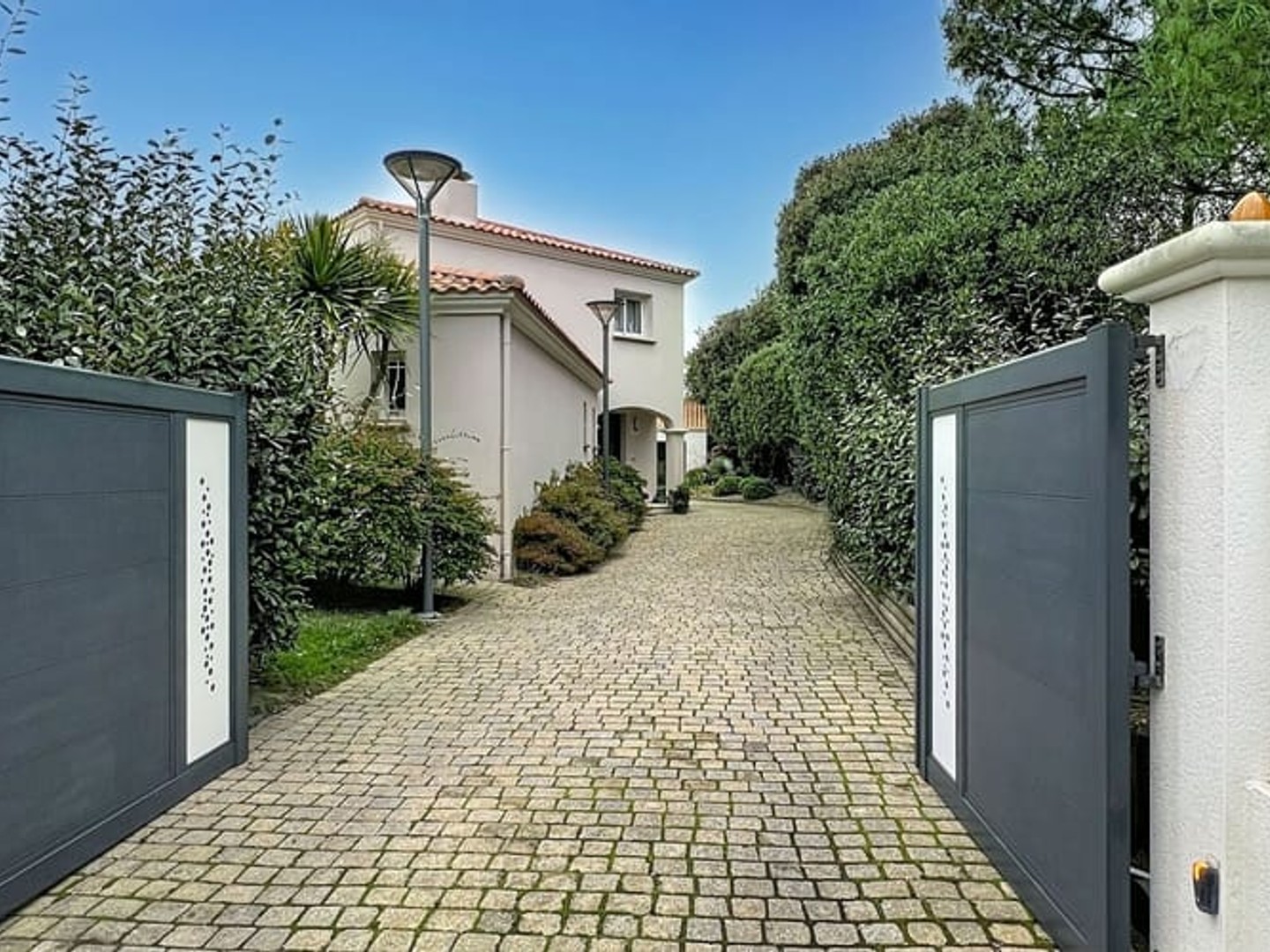 Maison à vendre - 5 pièces - 225m2 - Talmont-Saint-Hil... (85440)