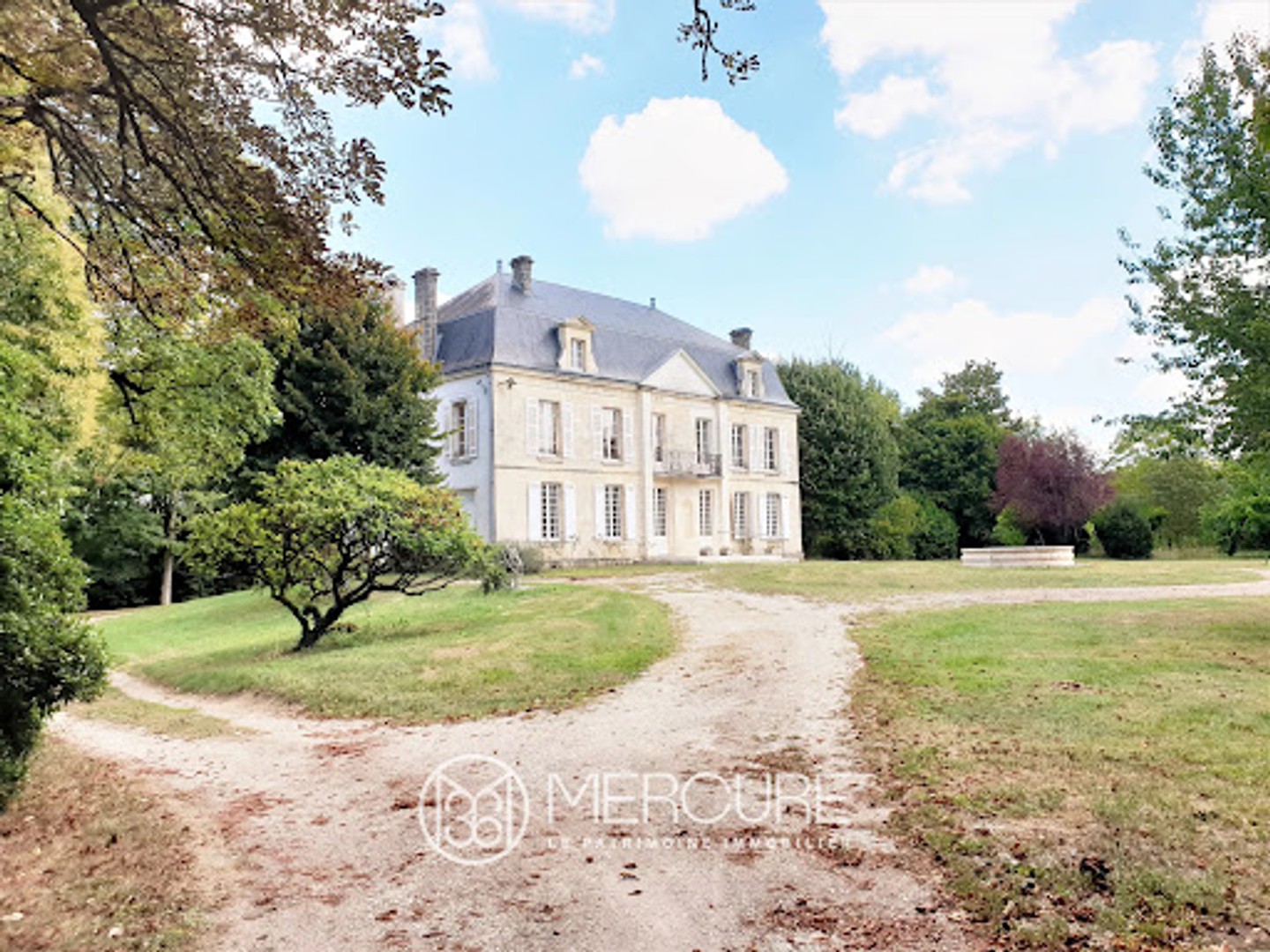 Château 10 pièces 150 m²