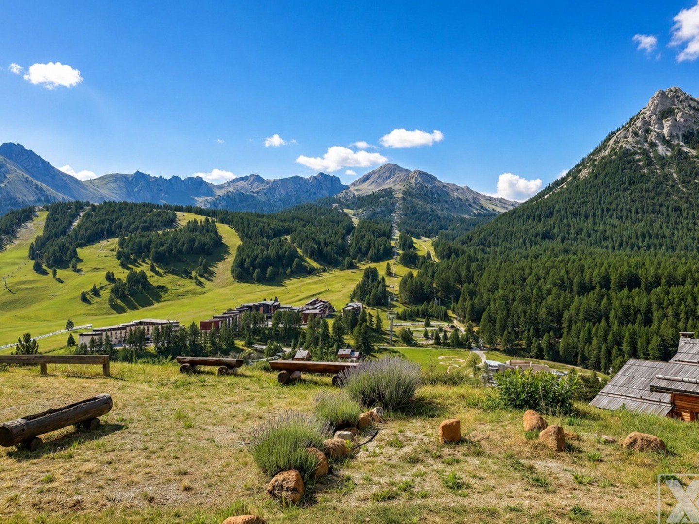 Élégant T2 rénové  jardin, vue montagne.