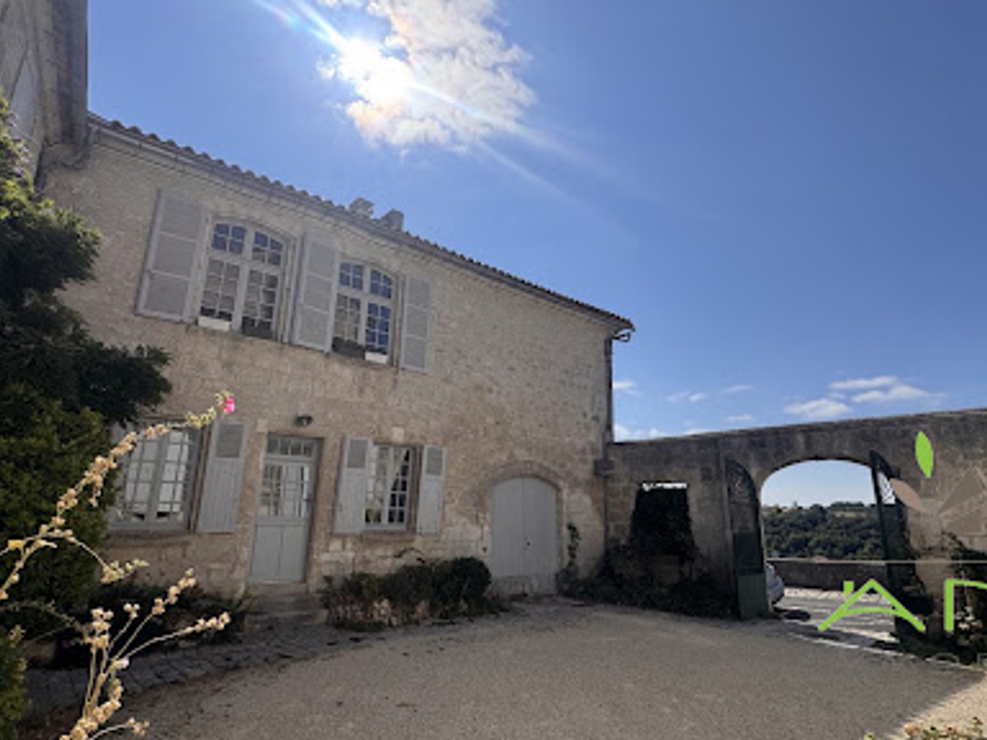 Maison à vendre - 9 pièces - 320m2 - Angoulême (16000)