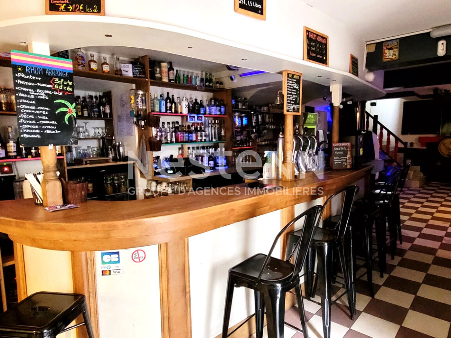 Bar à ambiance/Dansant en centre ville.