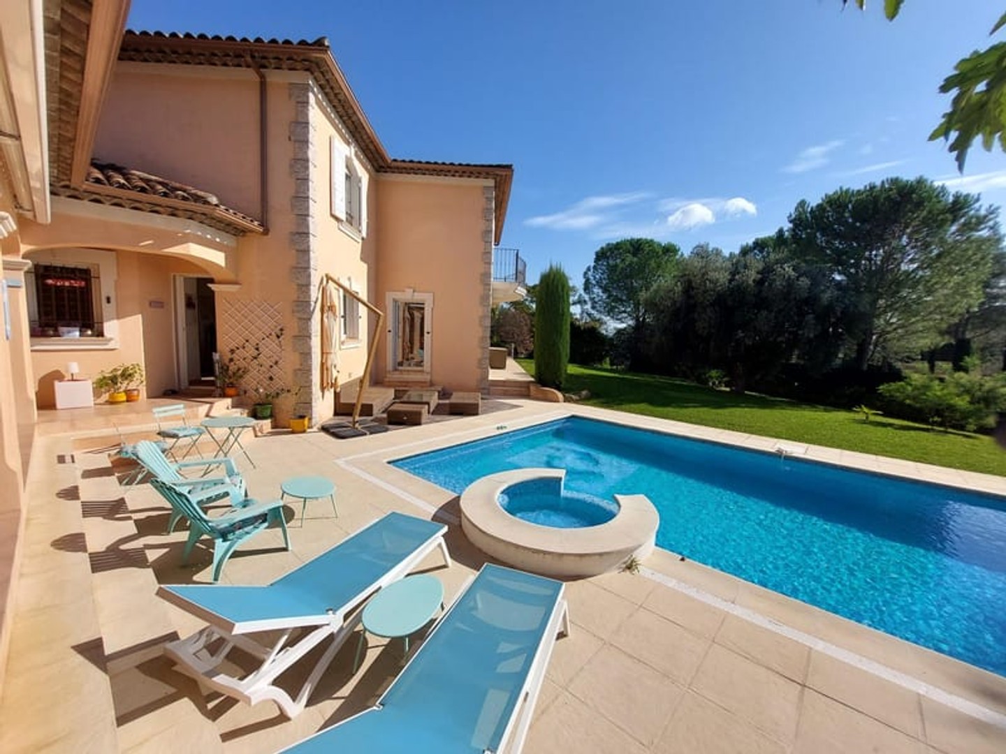 Maison à vendre - 6 pièces - 210m2 - La Motte (83920)