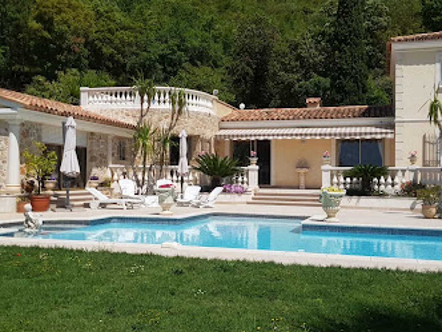 Maison à vendre - 9 pièces - 267m2 - Tourrettes-Sur-Loup (06140)