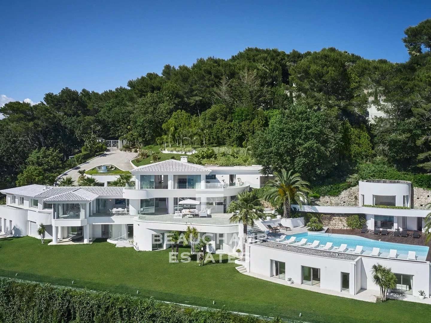 Villa 20 pièces 1529 m²