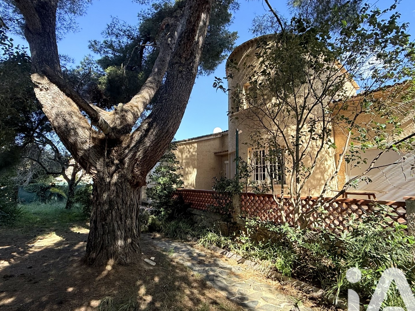 Maison à vendre - 7 pièces - 195m2 - Six-Fours-Les-Plages (83140)