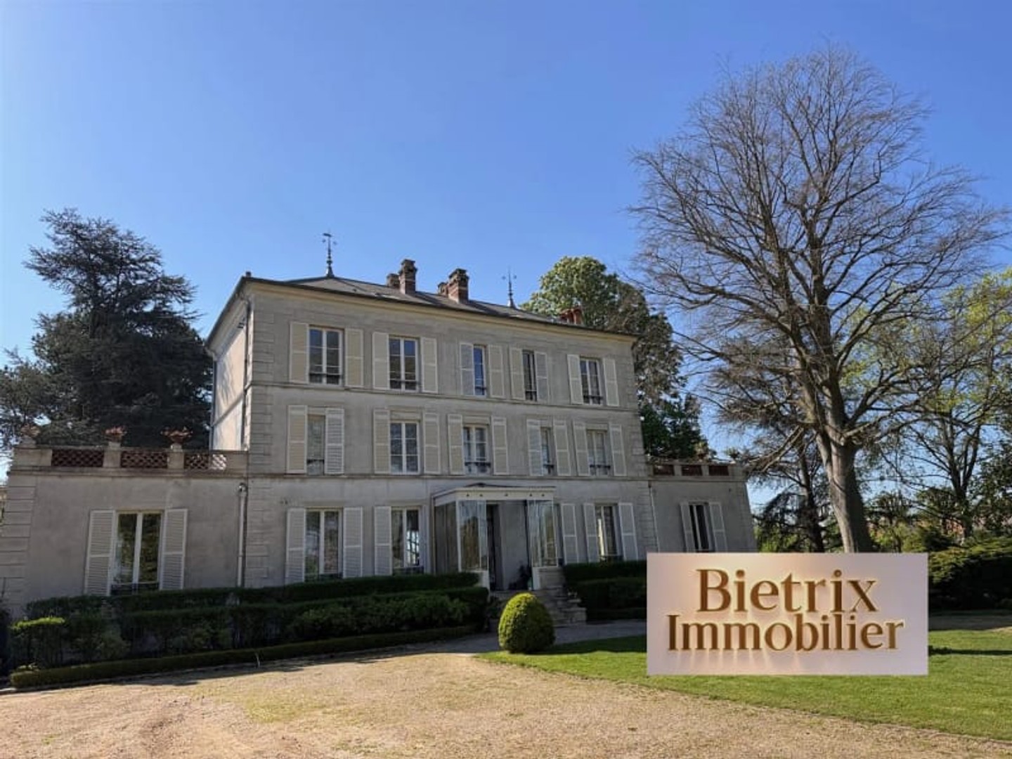 Propriété 11 pièces 340 m²