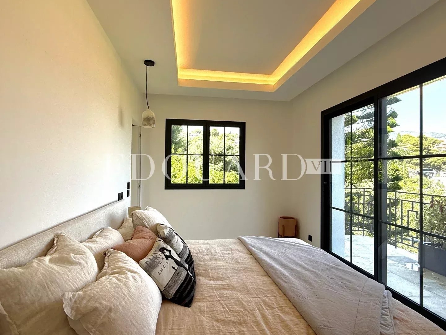 Maison à vendre - 5 pièces - 240m2 - Roquebrune-Cap-Ma... (06190)