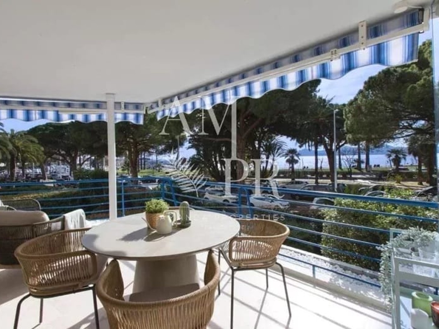 En Exclusivité chez Amanda Properties - Cannes Croisette - Appartement 3 pièces de 80 m² - Vue Mer