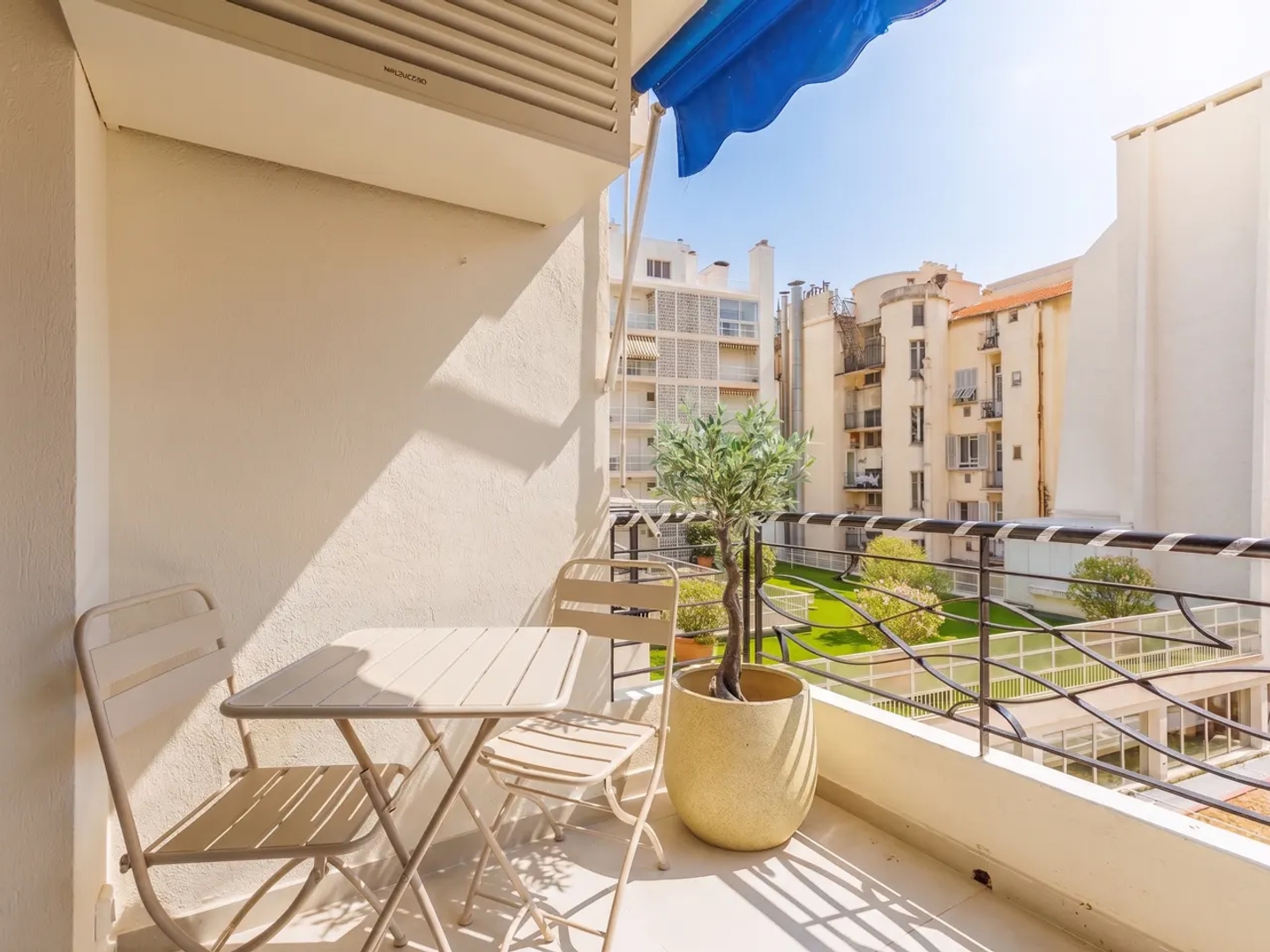 Appartement T1/2 avec balcon au calme absolu - Nice/ Carré d'Or