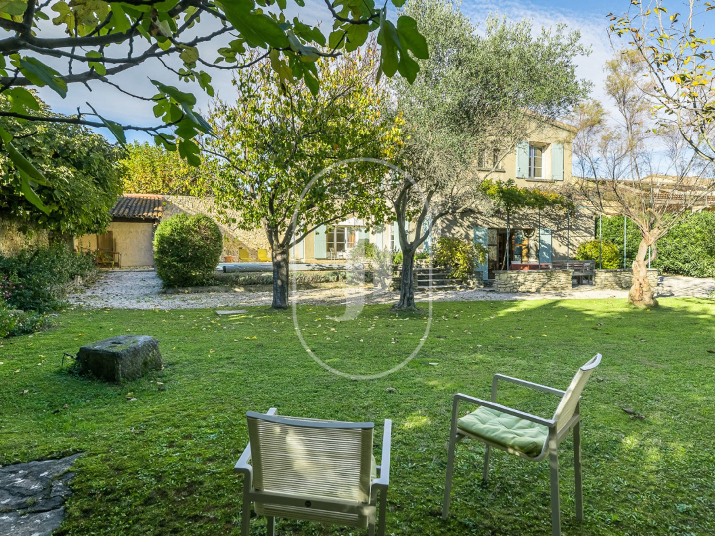 Maison à vendre - 3 pièces - 177m2 - L'isle-Sur-La-Sorgue (84800)