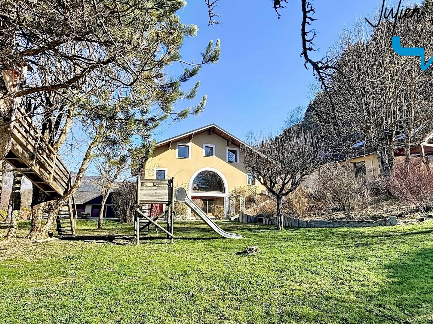 Maison 10 pièces 272 m²