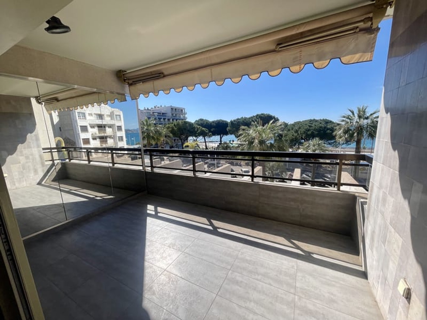 Appartement à vendre - 3 pièces - 85m2 - Antibes (06600)