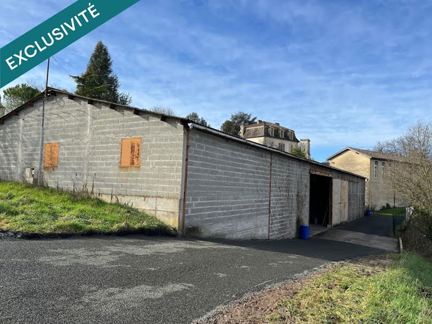 Parking / garage / box à vendre - 675m2 - Castillonnès (47330)